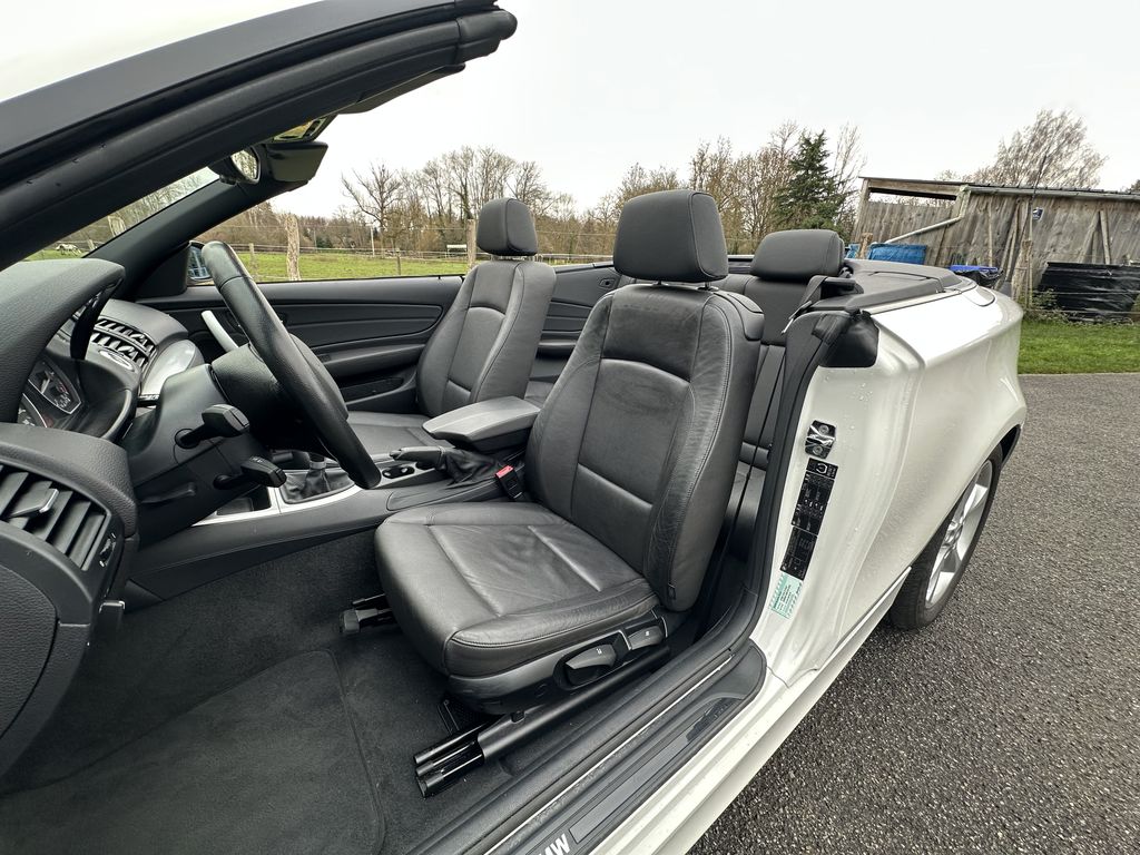 BMW 118 I CABRIOLET 143 CH ALPINWEISS CUIR NOIR 25400 KMS 1ère MAIN HISTORIQUE BMW!