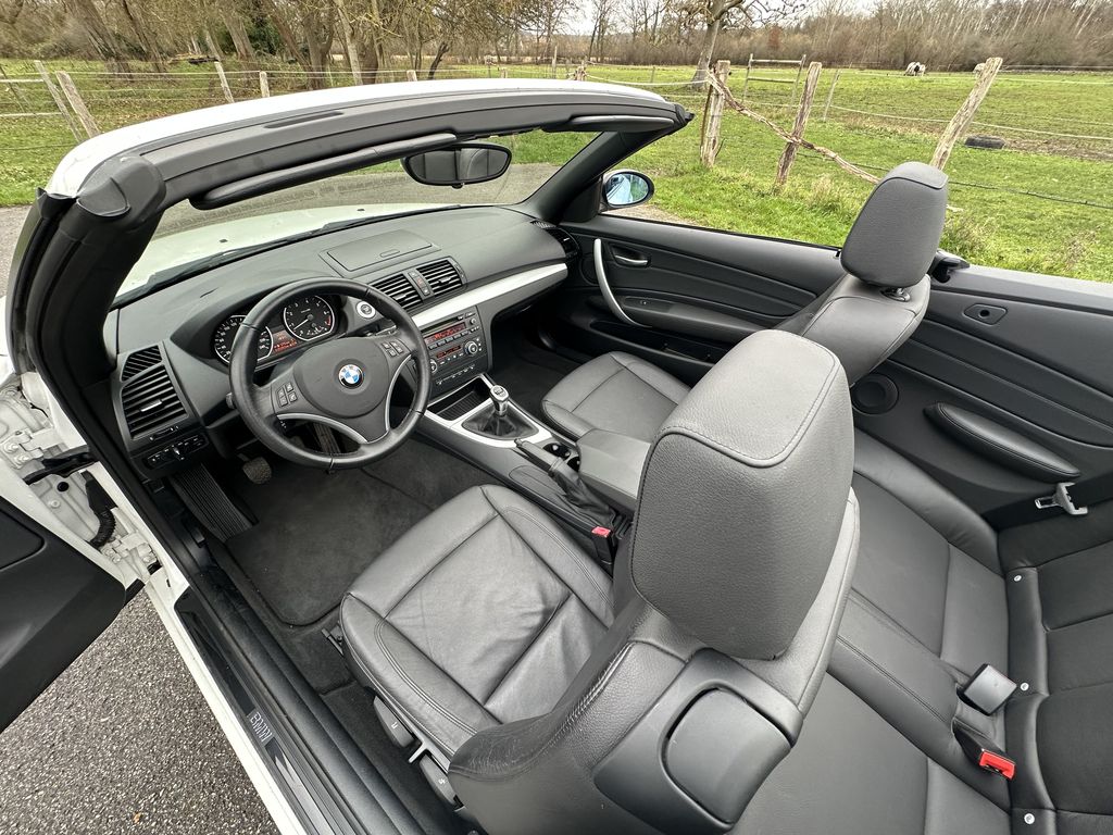 BMW 118 I CABRIOLET 143 CH ALPINWEISS CUIR NOIR 25400 KMS 1ère MAIN HISTORIQUE BMW!