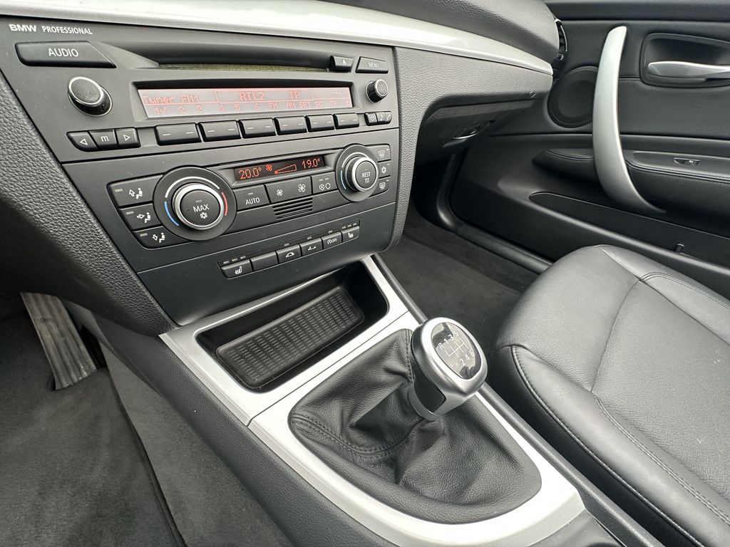 BMW 118 I CABRIOLET 143 CH ALPINWEISS CUIR NOIR 25400 KMS 1ère MAIN HISTORIQUE BMW!