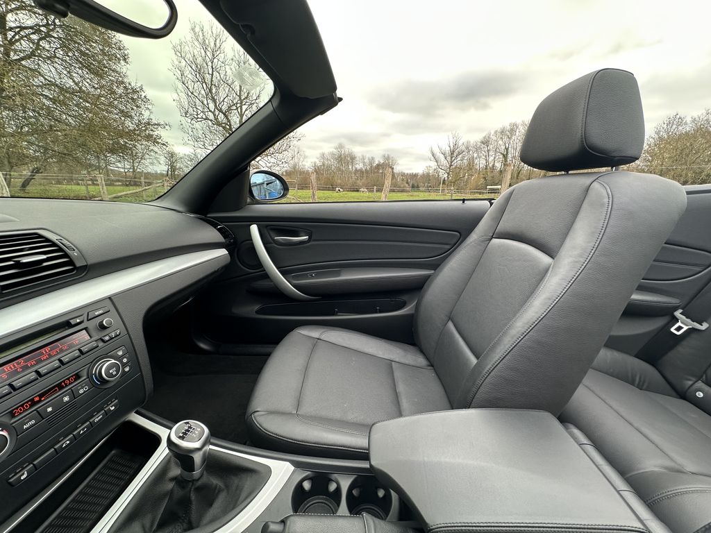 BMW 118 I CABRIOLET 143 CH ALPINWEISS CUIR NOIR 25400 KMS 1ère MAIN HISTORIQUE BMW!