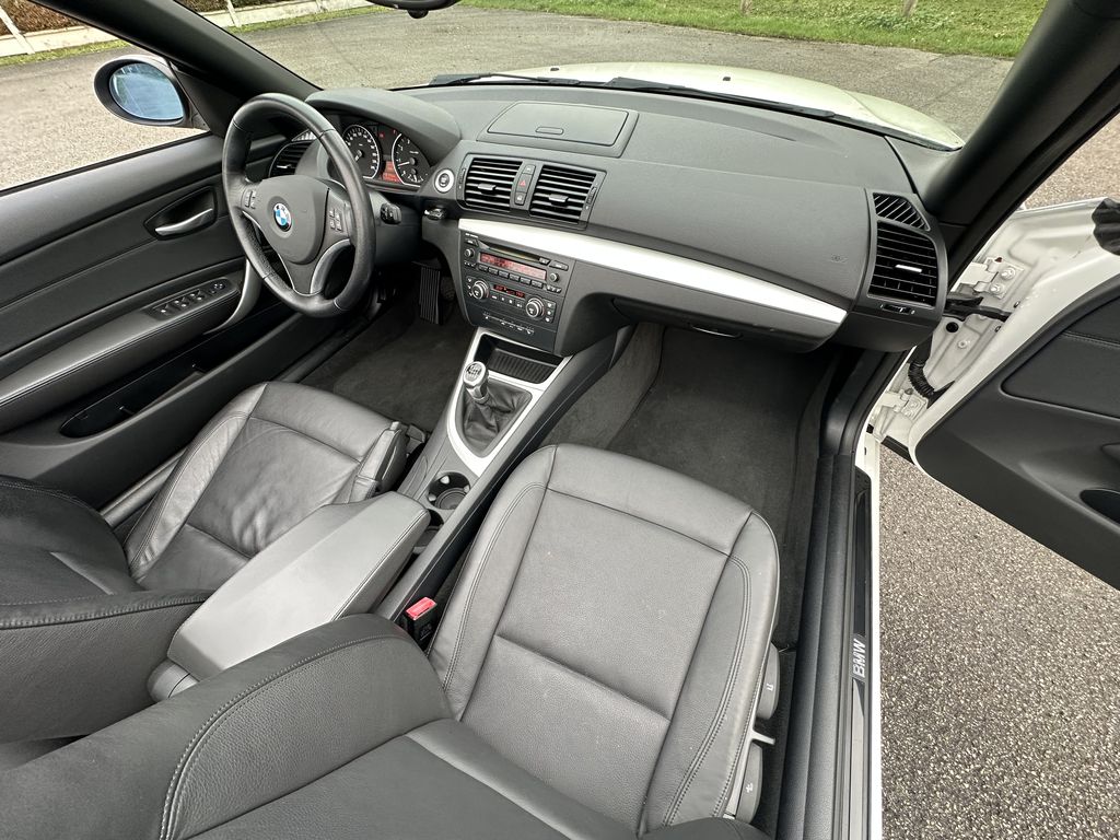 BMW 118 I CABRIOLET 143 CH ALPINWEISS CUIR NOIR 25400 KMS 1ère MAIN HISTORIQUE BMW!