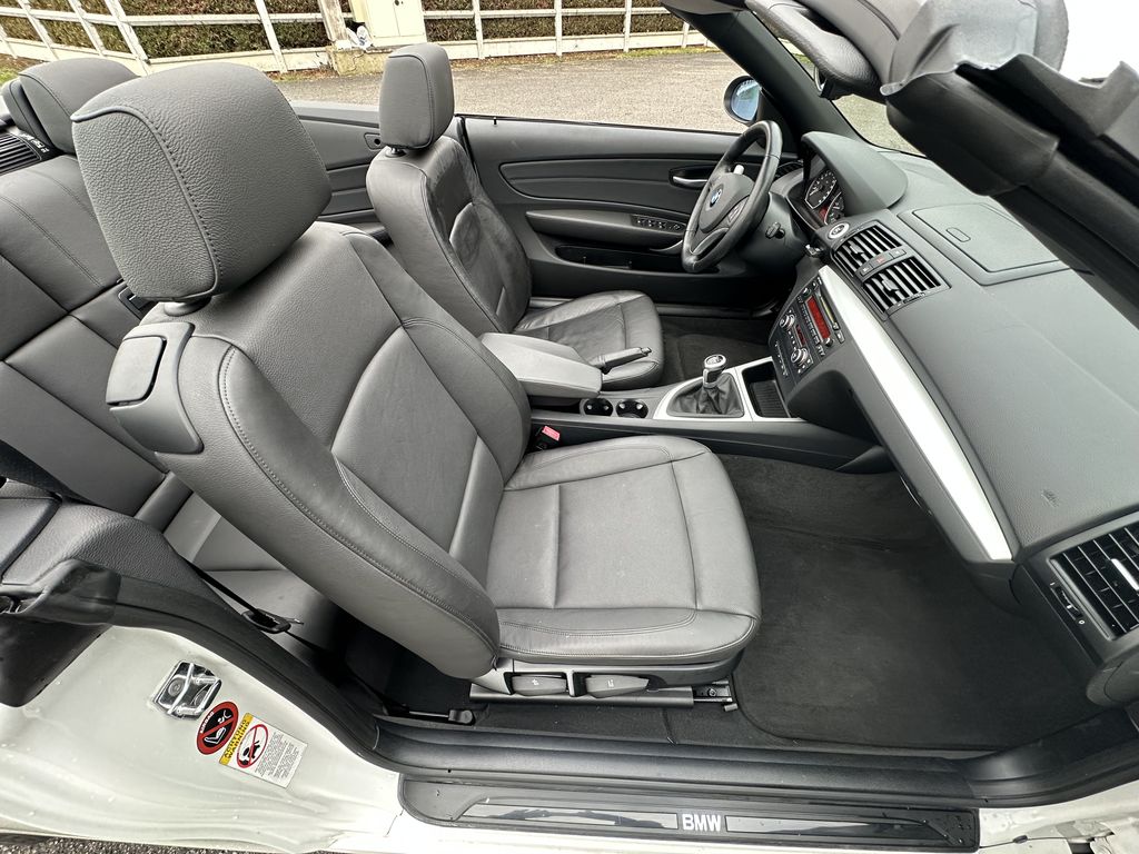 BMW 118 I CABRIOLET 143 CH ALPINWEISS CUIR NOIR 25400 KMS 1ère MAIN HISTORIQUE BMW!