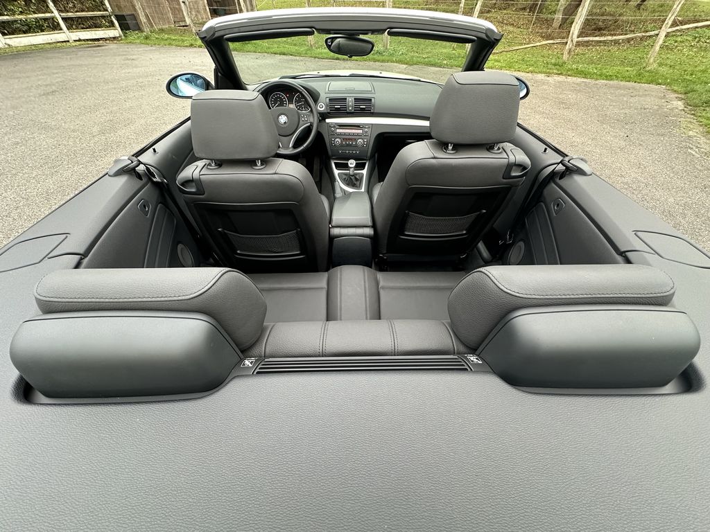 BMW 118 I CABRIOLET 143 CH ALPINWEISS CUIR NOIR 25400 KMS 1ère MAIN HISTORIQUE BMW!