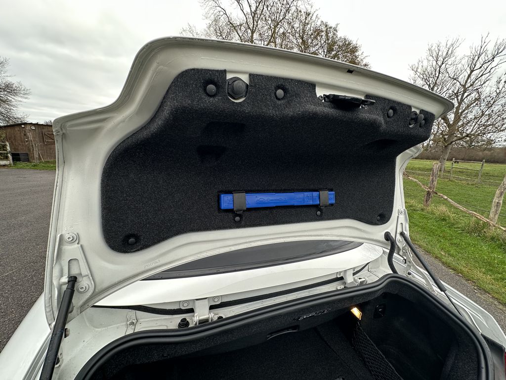 BMW 118 I CABRIOLET 143 CH ALPINWEISS CUIR NOIR 25400 KMS 1ère MAIN HISTORIQUE BMW!