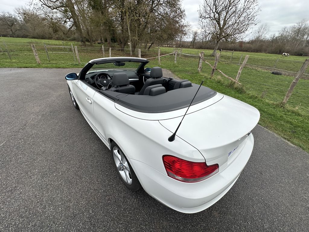 BMW 118 I CABRIOLET 143 CH ALPINWEISS CUIR NOIR 25400 KMS 1ère MAIN HISTORIQUE BMW!