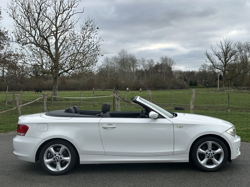 BMW 118 I CABRIOLET 143 CH ALPINWEISS CUIR NOIR 25400 KMS 1ère MAIN HISTORIQUE BMW!