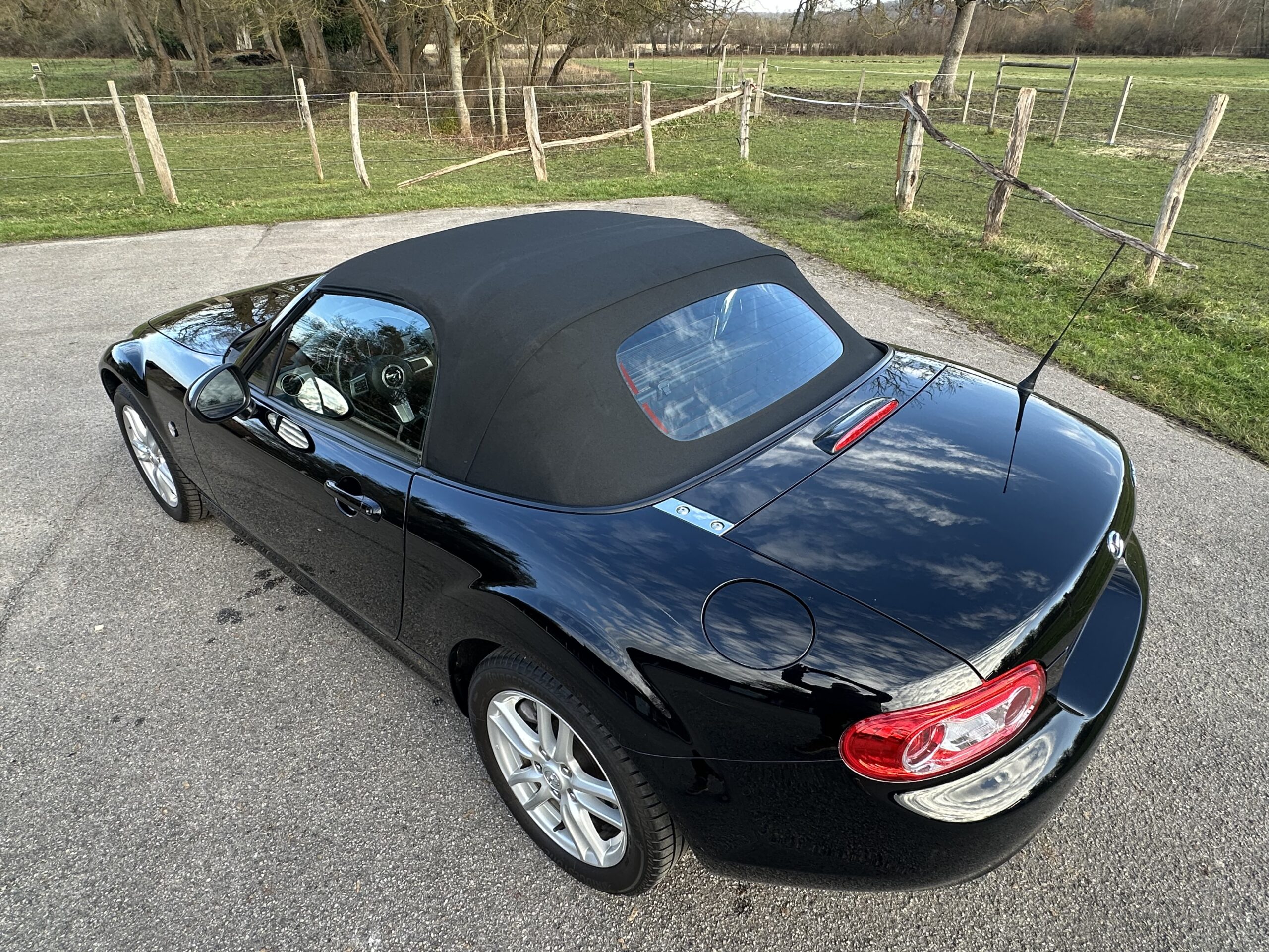MX5 NC/FL 1.8L 126 CH MZR NOIR-CUIR NOIR HISTORIQUE/BOSE/76800 KMS CRIT’AIR 1