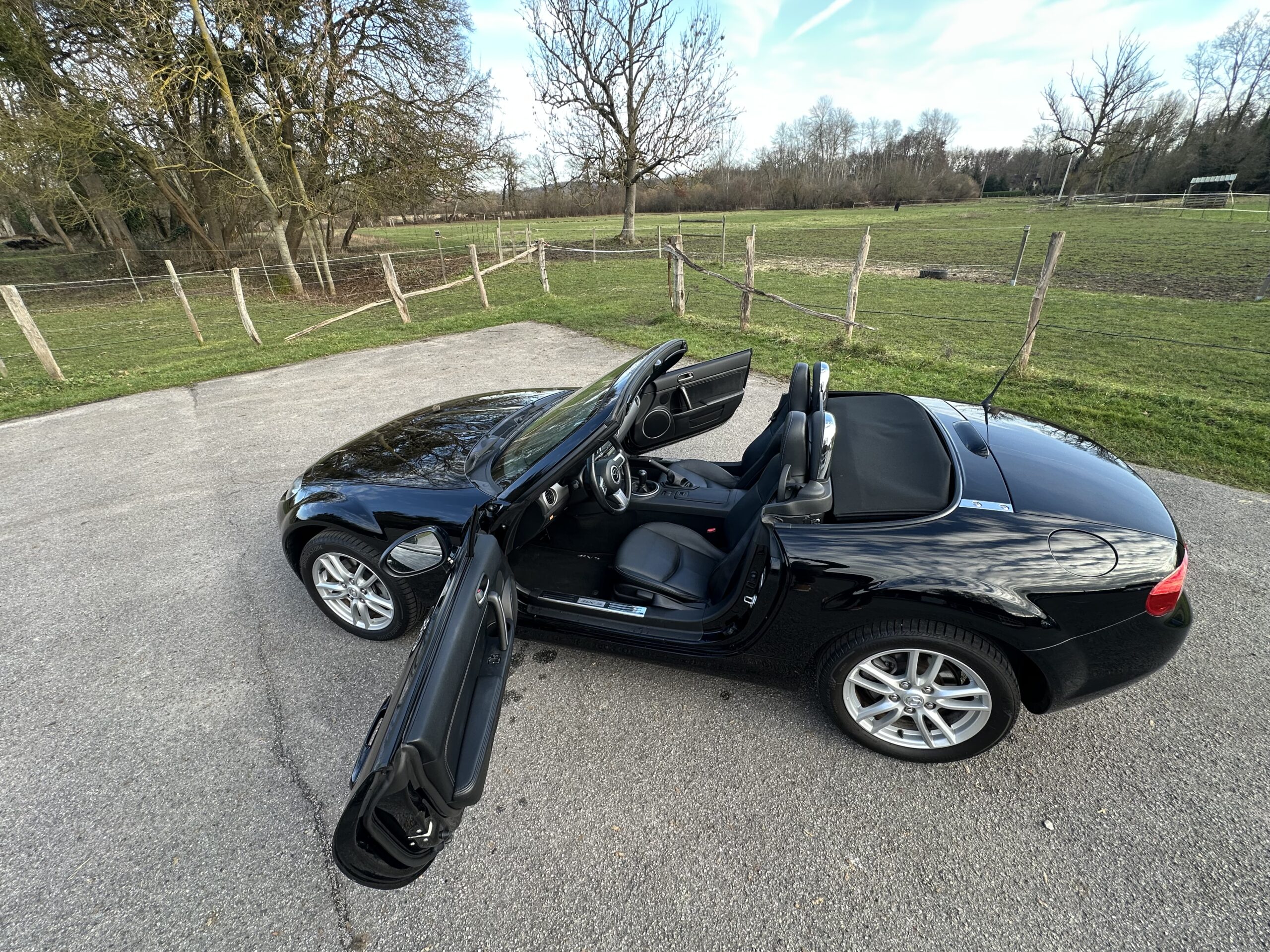 MX5 NC/FL 1.8L 126 CH MZR NOIR-CUIR NOIR HISTORIQUE/BOSE/76800 KMS CRIT’AIR 1