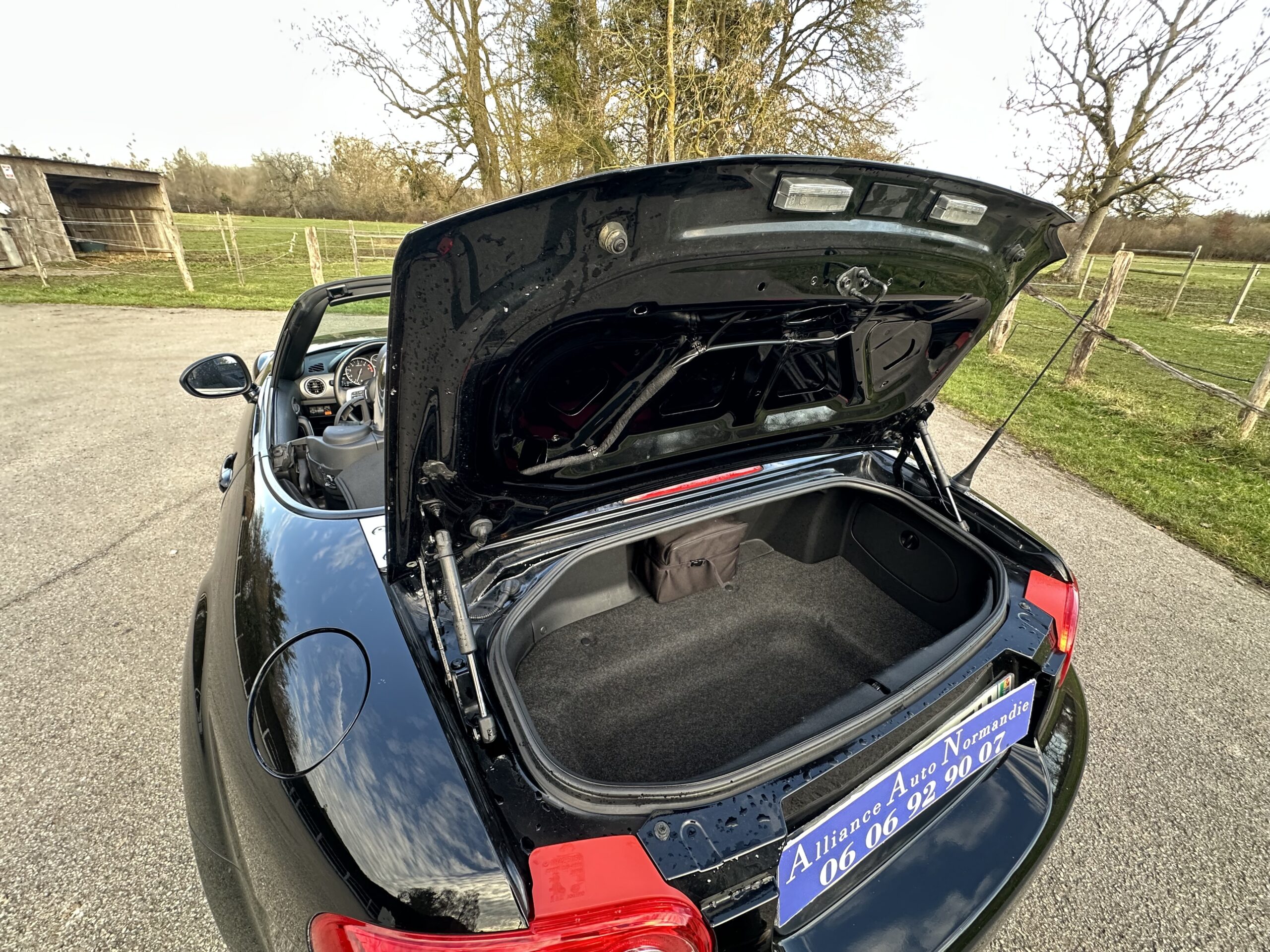 MX5 NC/FL 1.8L 126 CH MZR NOIR-CUIR NOIR HISTORIQUE/BOSE/76800 KMS CRIT’AIR 1
